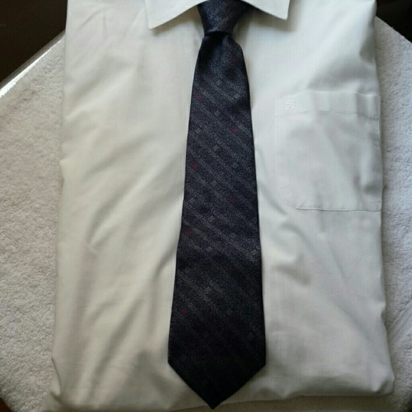 An Italian Silk Necktie - Picture 1 of 3